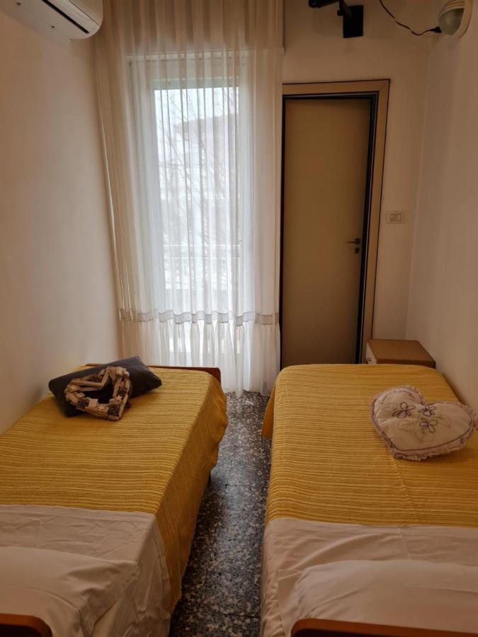 Hotel Marconi Miramare Rimini Buitenkant foto