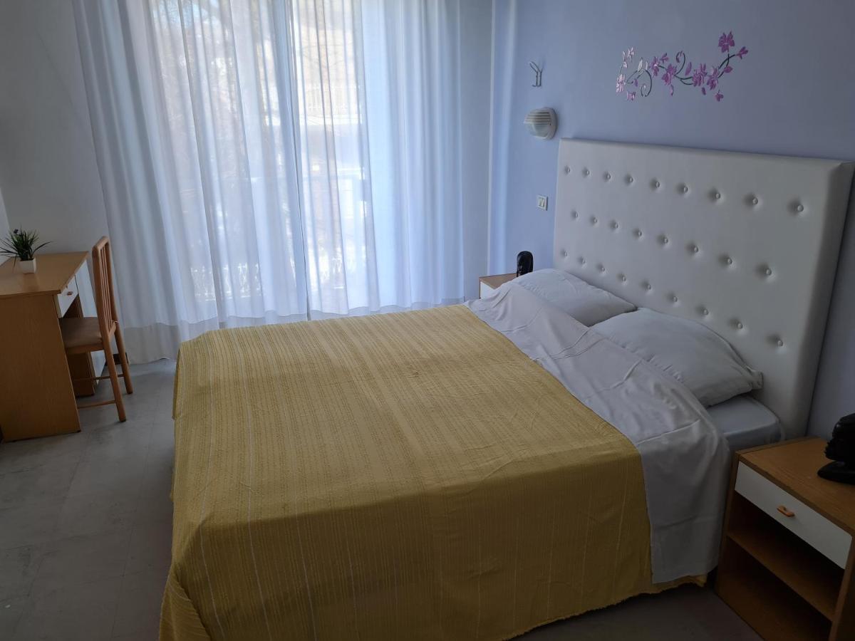 Hotel Marconi Miramare Rimini Buitenkant foto
