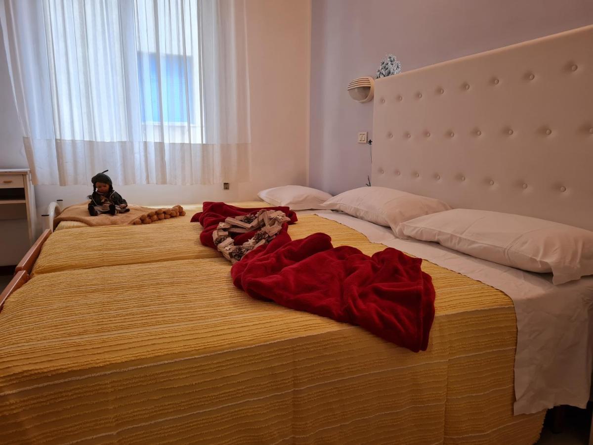Hotel Marconi Miramare Rimini Buitenkant foto