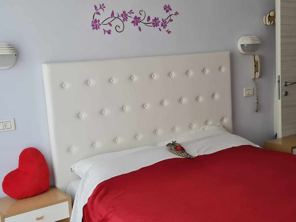 Hotel Marconi Miramare Rimini Buitenkant foto