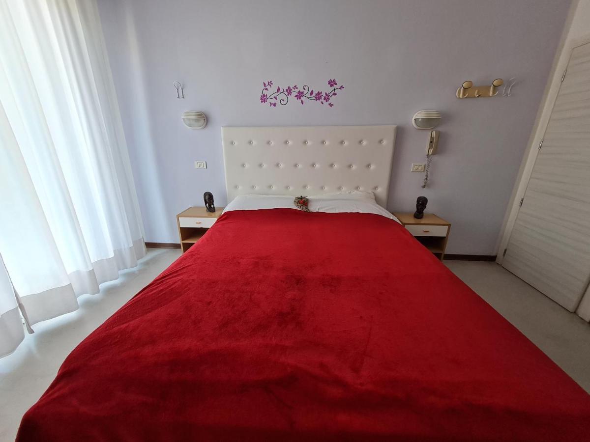 Hotel Marconi Miramare Rimini Buitenkant foto