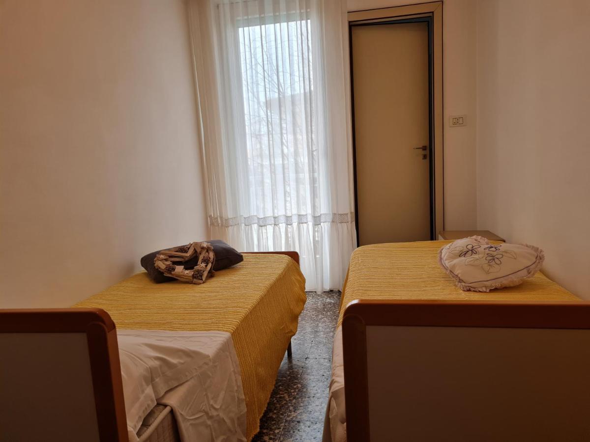 Hotel Marconi Miramare Rimini Buitenkant foto