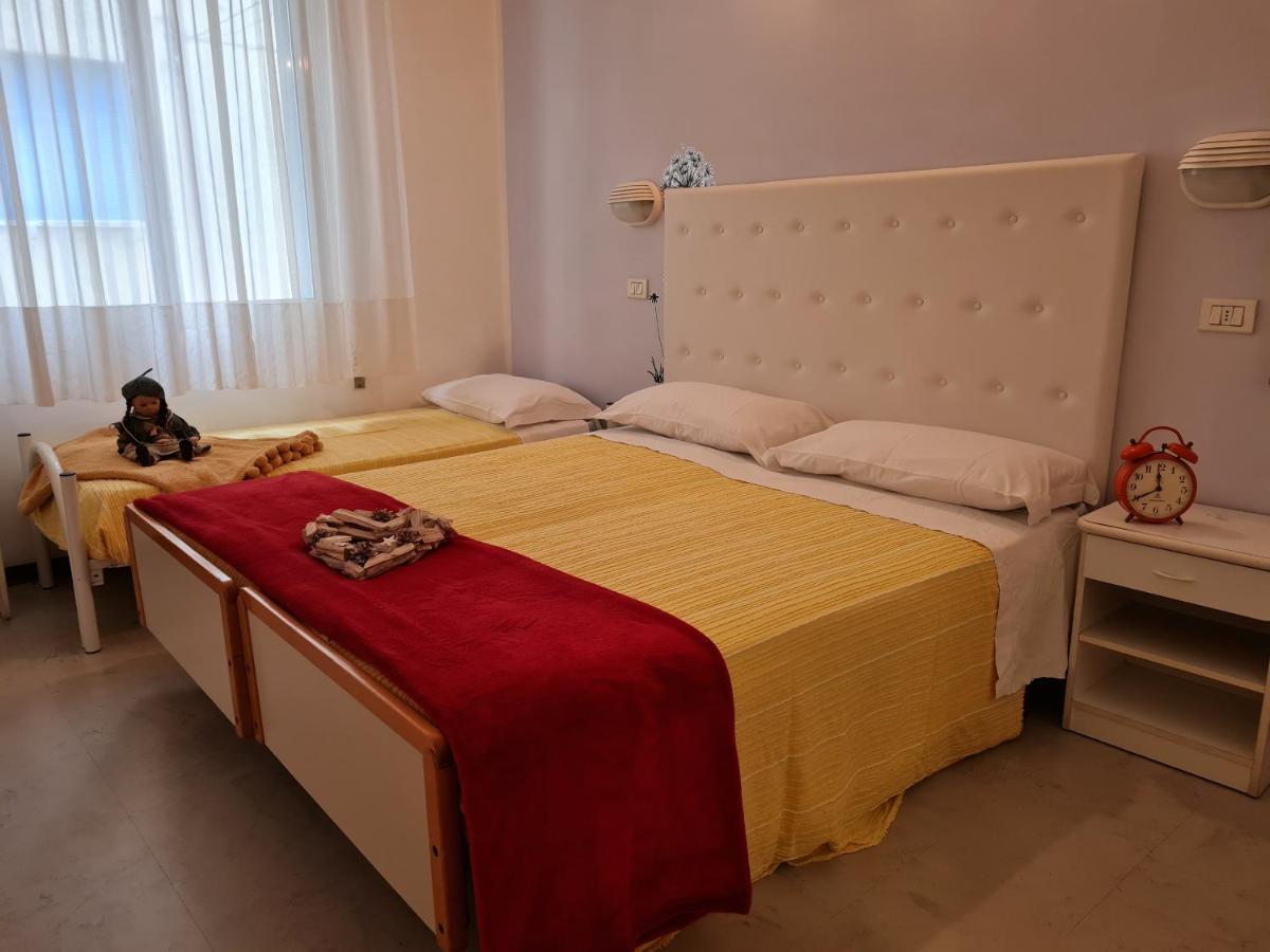 Hotel Marconi Miramare Rimini Buitenkant foto