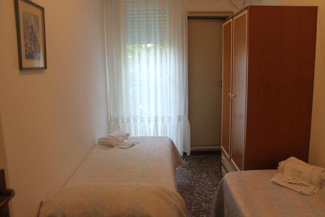 Hotel Marconi Miramare Rimini Buitenkant foto