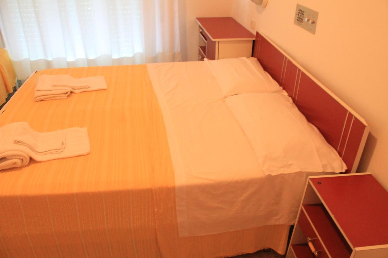 Hotel Marconi Miramare Rimini Buitenkant foto
