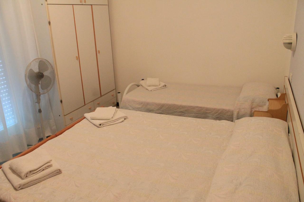 Hotel Marconi Miramare Rimini Buitenkant foto